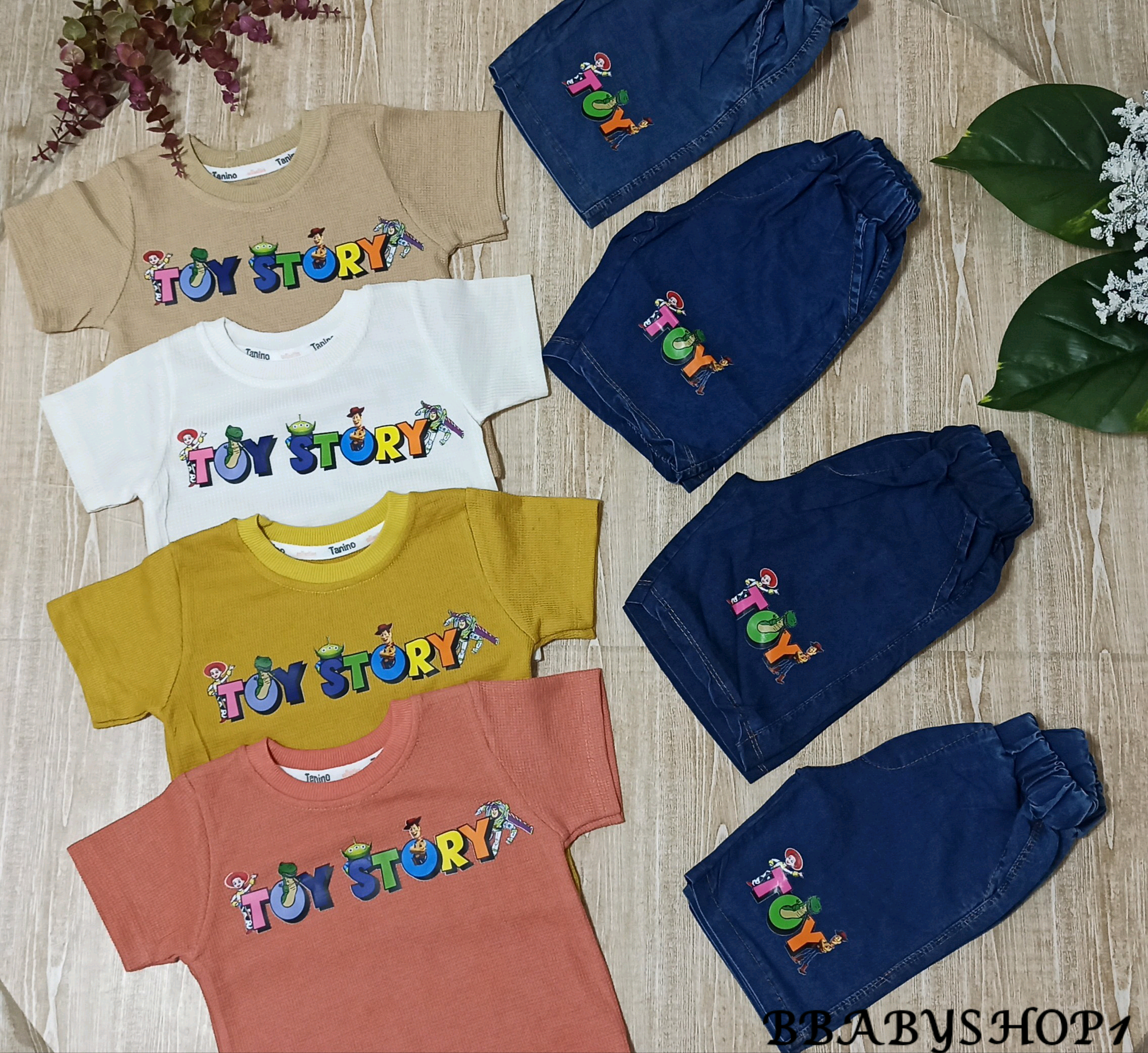 تیشرت و شلوارک توی استور بچگانه